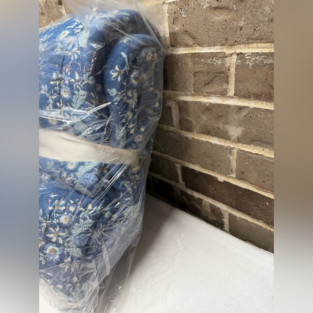 Pottery Barn Regan Handcrafted Reversible Quilt Blue White Full / Queen Bed NWT - Picture 7 of 7